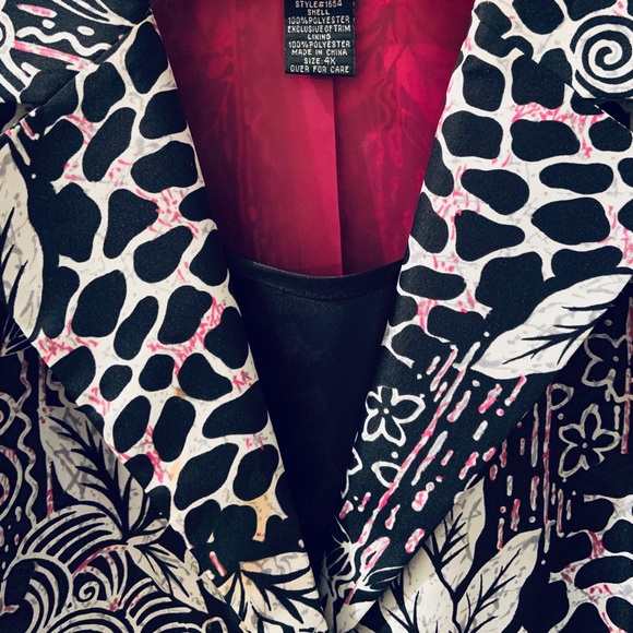 Stunning Suit Jacket - Picture 2 of 6